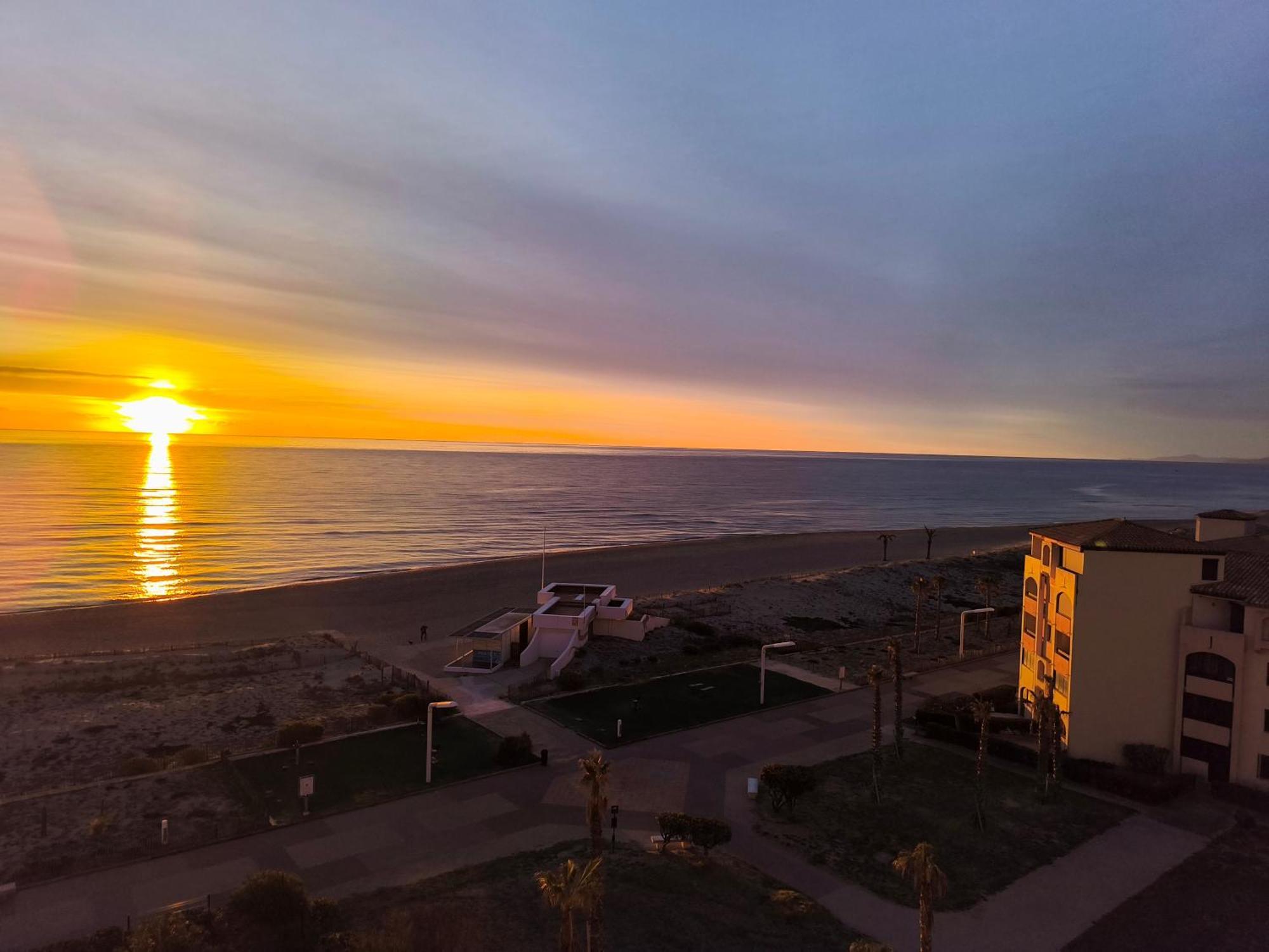 Appartement De Vacances - Splendide Vue Sur Mer, Parking Prive Le Barcares Luaran gambar
